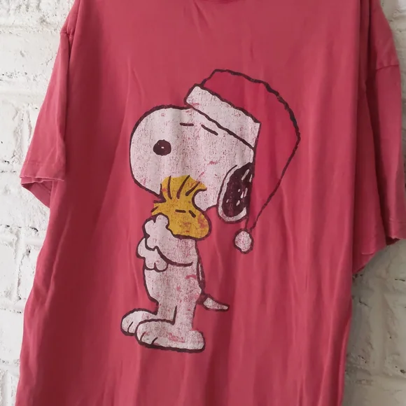Peanuts Holiday Tshirt Snoop and Woodstock - Picture 2 of 7